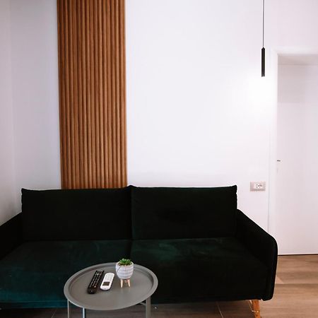 טיראנה Barrikada Str Modern Apartments - The Nest מראה חיצוני תמונה
